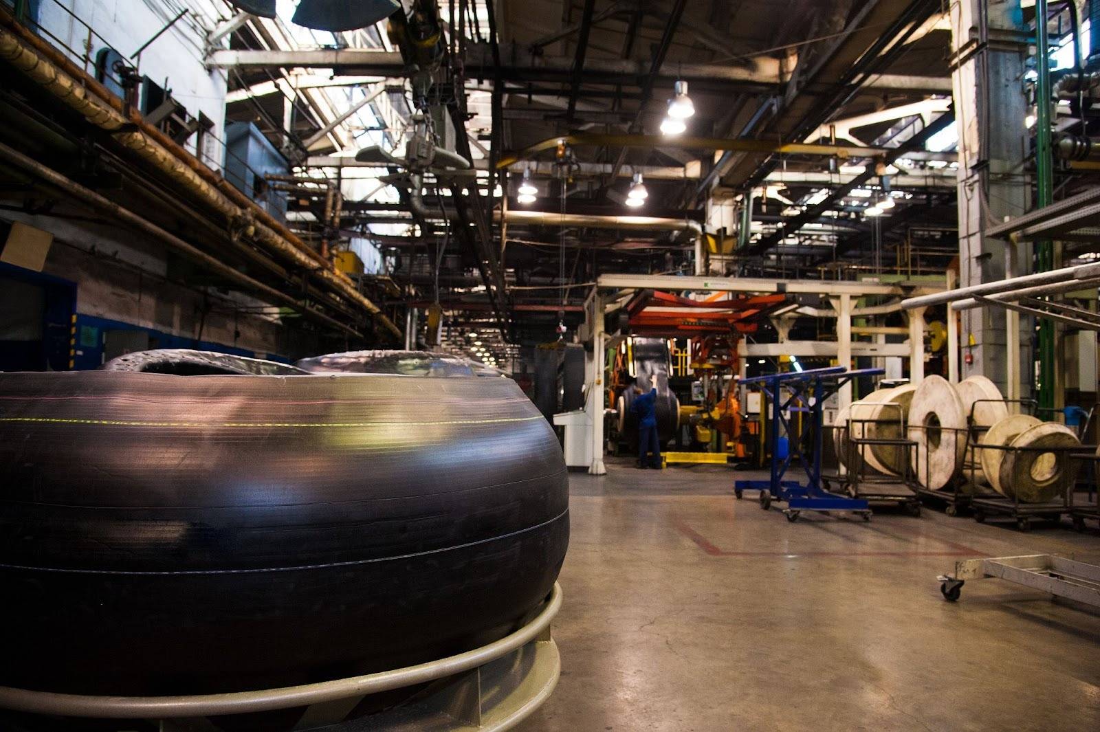 E.V.A. x Borracha: qual material escolher para amortecimento industrial?